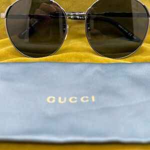 Gucci Silver and Black Round Sunglasses